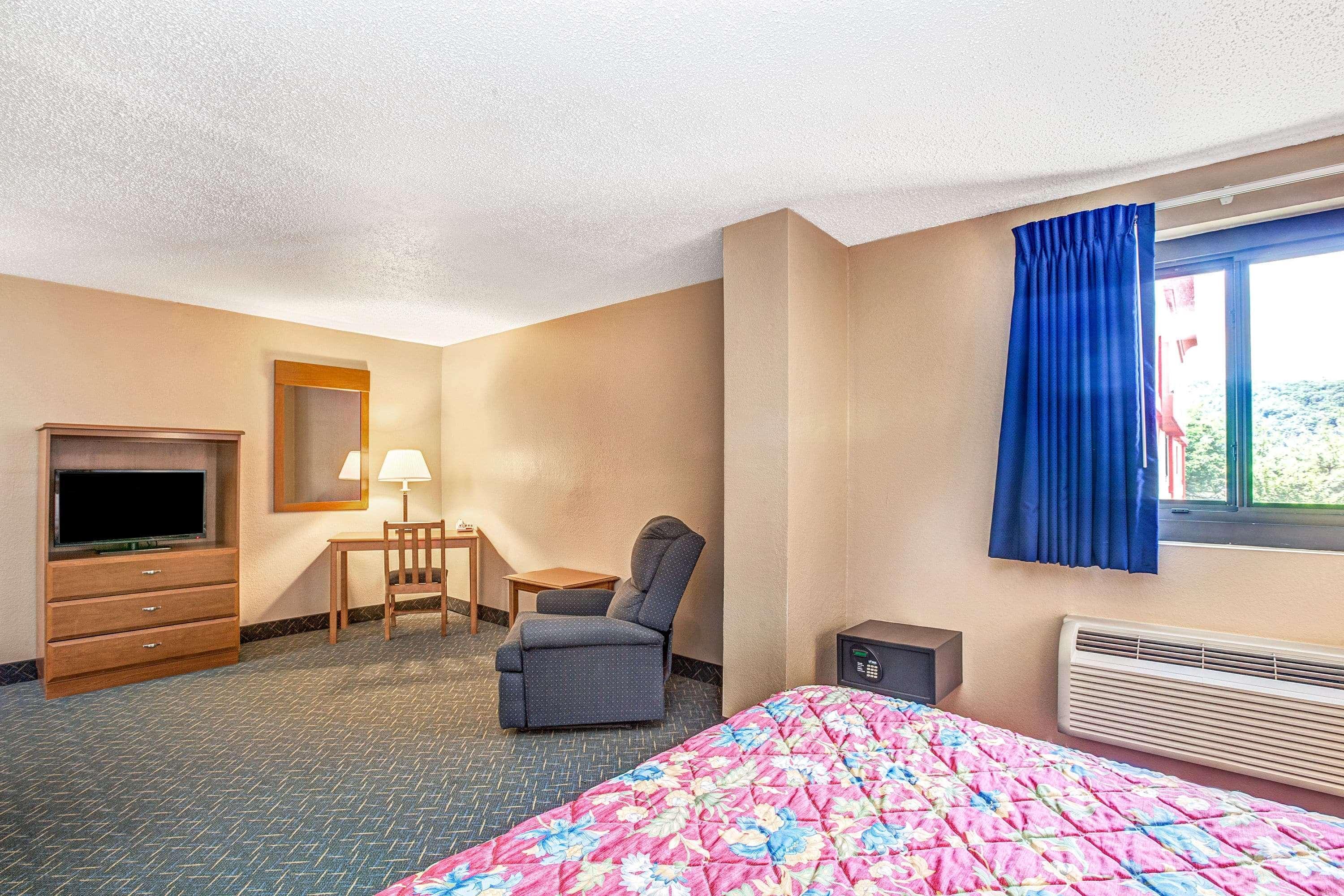 Hotel Super 8 By Wyndham Mahwah Exterior foto